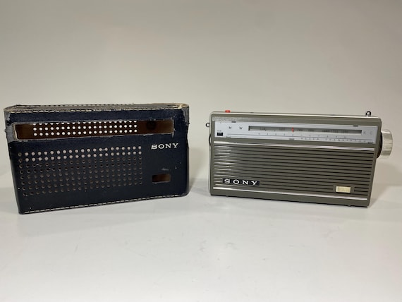 Vintage Sony Seven Transistor Portable Radio Model TR-752