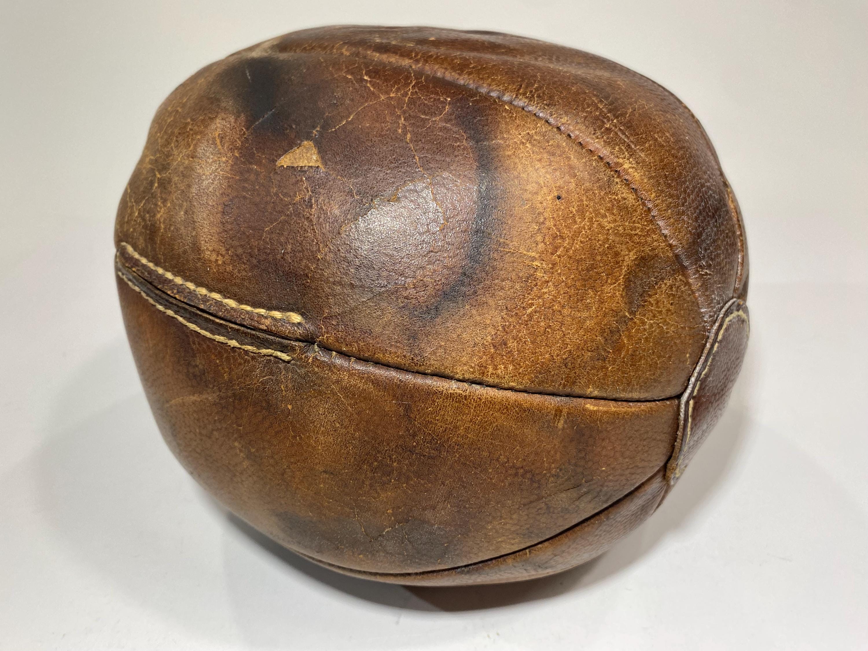 Ballon médicinal en cuir vintage, superbe couleur et patine