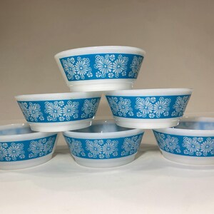 Vintage Anchor Hocking Fire King Milk Glass Bowls Daisy Flower Blue Set of 6 Cracked