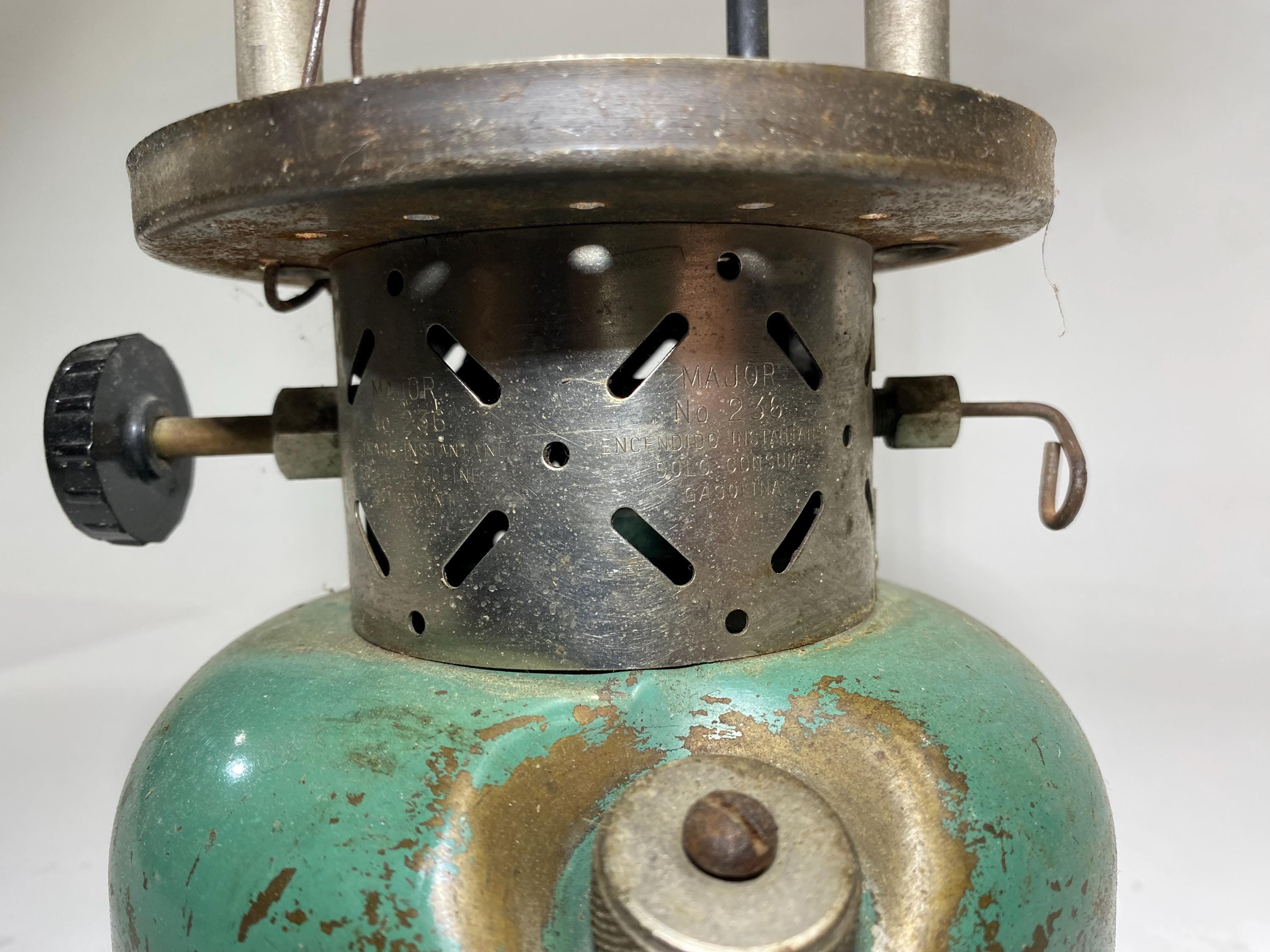 ヴィンテージ コールマン ランタン 236 シーフォームグリーン – 主要