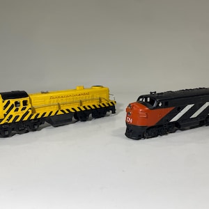 Set of 2 Tri-ang CN Diesel Locomotives OO Scale 1537 & 7005, Untested