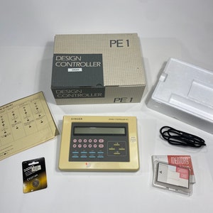 シンガー PE 1 デザイン コントローラー (メモリ カードとケーブル付き) 電子編み機