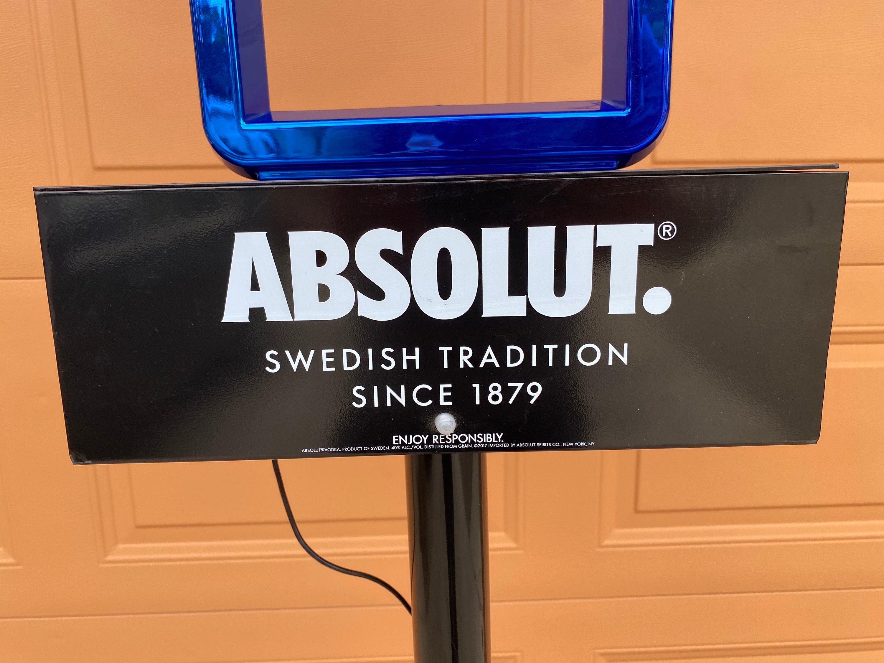 Absolut Vodka Sign Light up Advertising, Bar, Motion Sensor Stand Absolut Vodka Sign Light up Advertising, Bar, Motion Sensor Stand