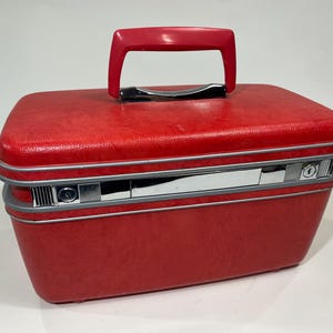 Estuche rígido vintage para maquillaje y cosméticos Samsonite Silhouette, color rojo, sin llave