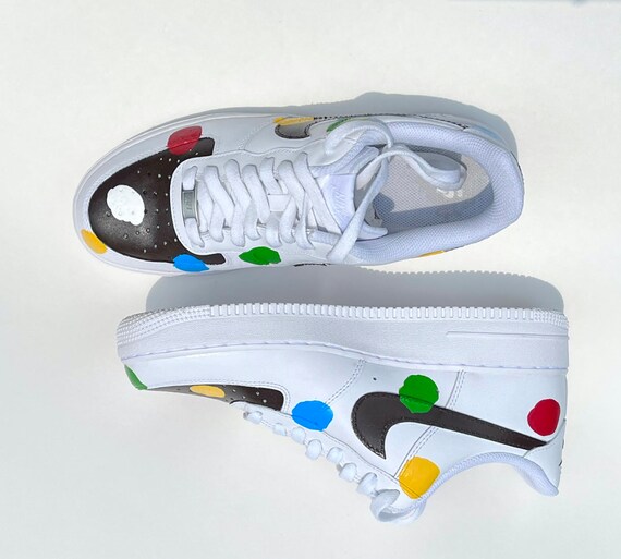 nike shoes with dots on sole