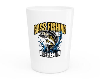 Divertido vaso de chupito de pesca de lubina de 54 g (1.9 oz) – ¡A por él! – Regalo para papá pescador.