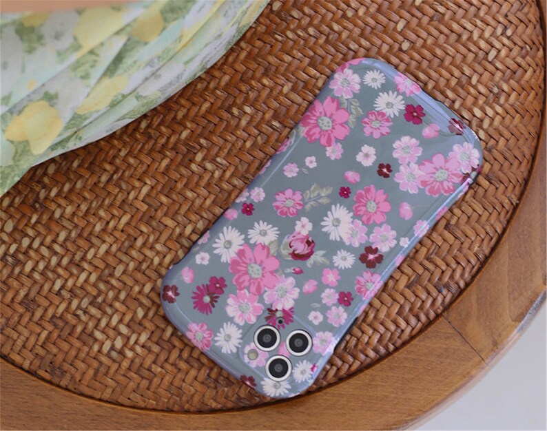 French Retro Floral iPhone Case Romantic iPhone Cover Cases Slim Waist Design 7p8p1111 pro11 pro MaxXSXRXs Max Christmas Gifts