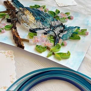 Quilling di carta, Arte della carta, Artigianato, Di tendenza, Arte degli uccelli, Arte murale, Artigianato di carta, Fai da te, Regali di compleanno, Idee regalo, Arte della natura, Arte multimediale