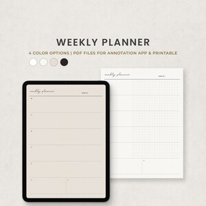 Può includere: Due modelli di pianificatore settimanale visualizzati su un tablet e un foglio di carta. Il tablet ha uno sfondo beige con un layout semplice, mentre la carta ha un motivo a griglia. Entrambi i modelli hanno il testo "weekly planner" nella parte superiore.
