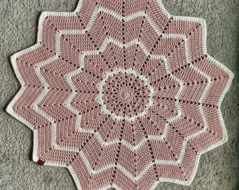 Manta de bebé con estrella de 12 puntas a crochet