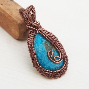 Collar con colgante de macramé de alambre de cobre con piedra preciosa turquesa para mujer, colgante de alambre de cobre con cristal turquesa, joyería