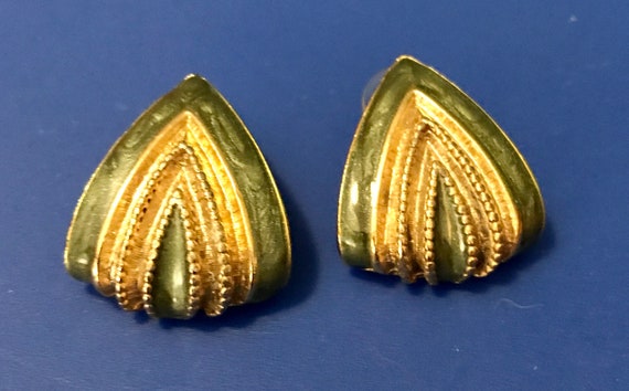 Details about   Vintage 1980's Gold Tone Orange Green Yellow Gold Detail Enamel Pierced Earrings