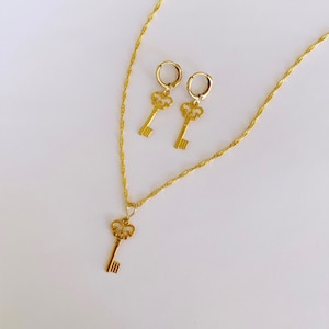 Gold &quot;Key to my Heart&quot; Necklace and Earring Set, Vintage Jewelry Set, vintage jewelry, vintage lock and key, key earrings, gold key huggies