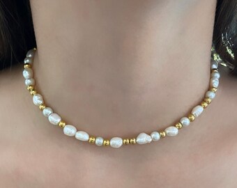 Collier de perles « SoHo », collier de perles d’or, collier de perles d’or, tour de cou de perles, collier tendance, collier d’été, collier d’or et de perles