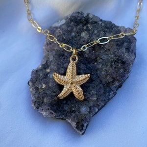 Gold Starfish Necklace, Beach themed jewelry, Starfish pendant, Seashell Necklace, Jewelry gift for her, ocean themed jewelry
