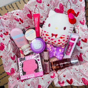 DARMOWA WYSYŁKA Hello Kitty - wstępnie wypełniony koszyk wielkanocny - prezenty dla niej - Prezent urodzinowy - pudełko prezentowe z kocykiem - prezenty spersonalizowane - Sanrio -