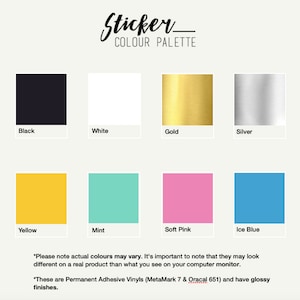 K&ouml;nnte beinhalten: Eine Farbpalette mit 10 verschiedenen Farben: Schwarz, Wei&szlig;, Gold, Silber, Gelb, Minze, Rosa, Eisblau und zwei weiteren Farben. Die Palette tr&auml;gt den Titel "Sticker Colour Palette".