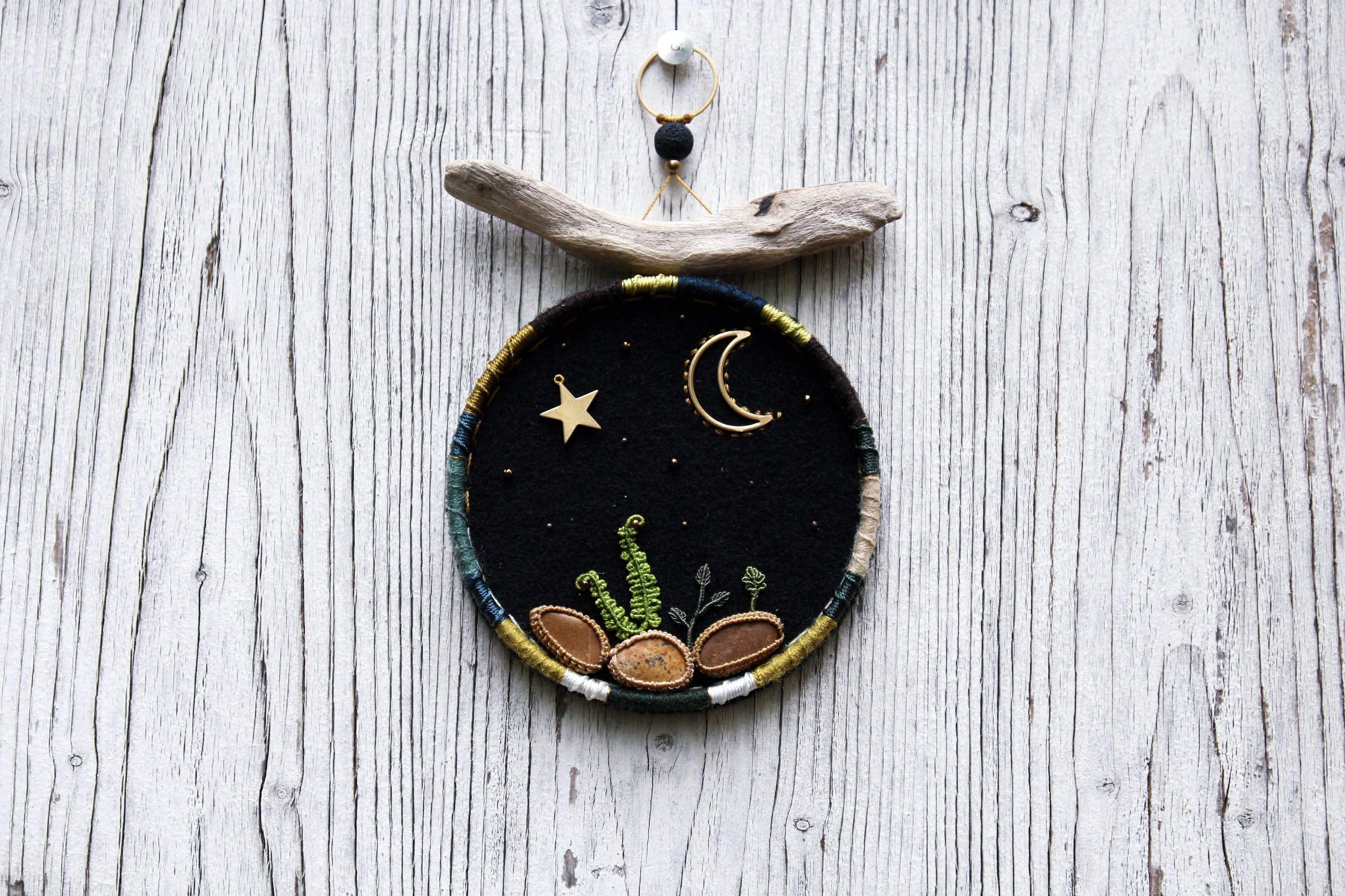 Décoration Murale Poétique Philomele Paysage Nocturne de Fils et Pierre Sertie Fait Main