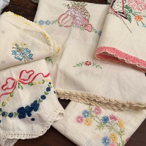 Lot of Vintage Hand Embroidered Embroidery Linen Decorative Table Linens Scraps Cutter Fabric for Upcycle Crafting 1.5 LBS - Lot C137