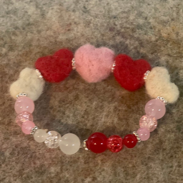 Heart needle Felted bead bracelet for essential oils, handmade wool pompom bead, glass crackle bead bracelet, stretchy Valentines bracelet