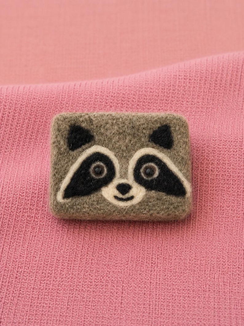 Felted Woodland Soap, exfoliating Shea butter bar, useful gift for fox lovers, cute luxurious practical camper gift, deer, raccoon, hedgeho Raccoon