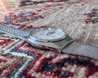 Vintage Seiko Quartz Type II Watch – White Textured Dial, Day-date