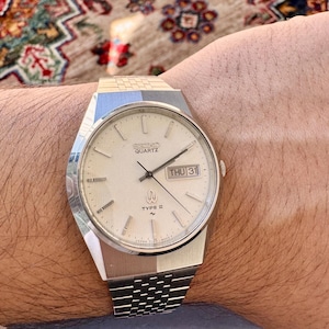 Vintage Seiko Quartz Type II Watch – White Textured Dial, Day-Date, Stainless Steel 1970s-80s