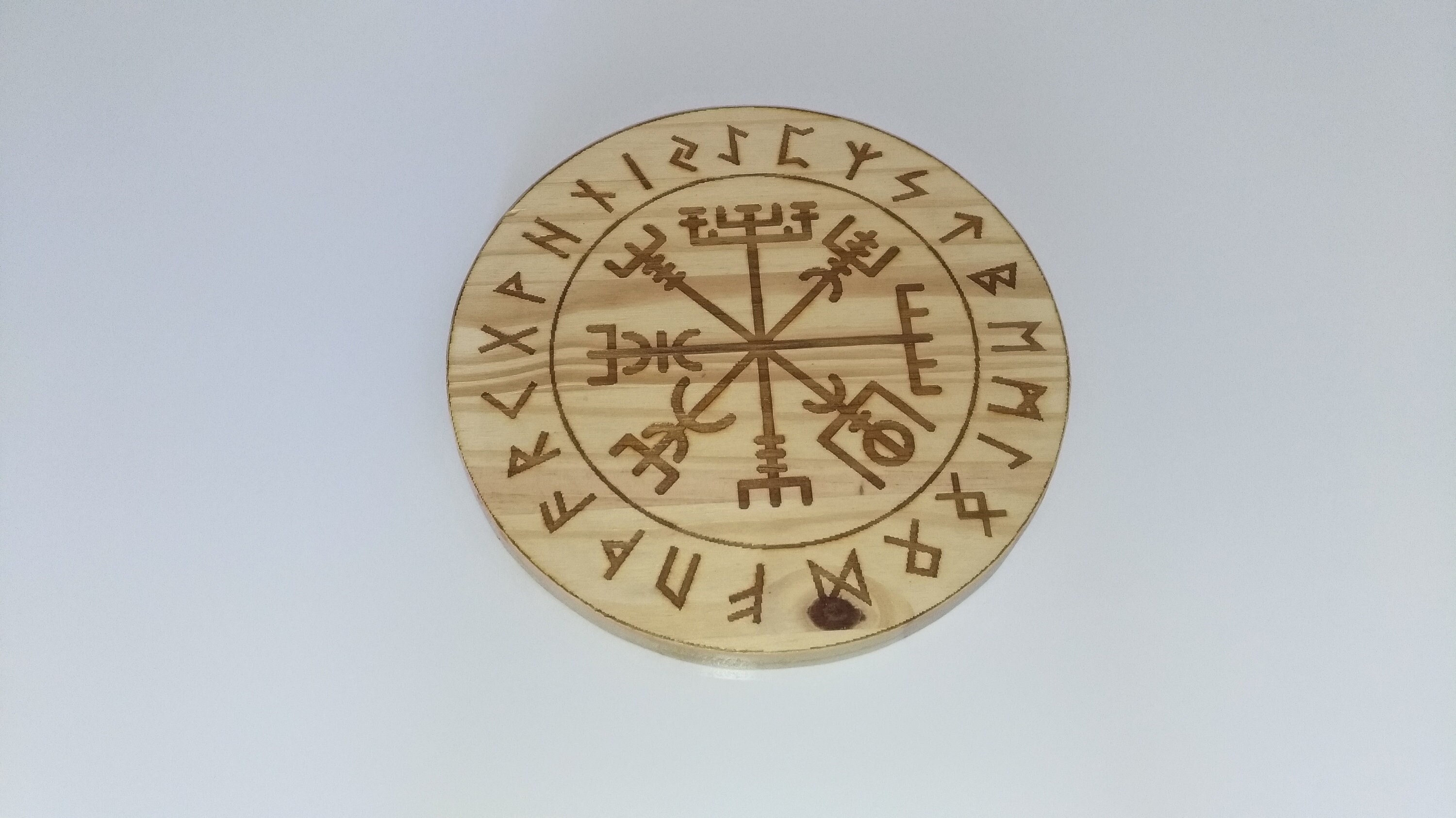 Gravure Décorative Viking, Décoration Murale Gravure Laser sur Bois.