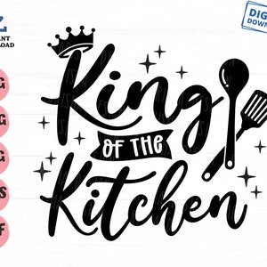 Puede incluir: Diseño digital en blanco y negro con el texto "King of the Kitchen" en negrita, en cursiva, coronado con una corona. Incluye un gráfico de cuchara y espátula, e iconos de tipo de archivo.