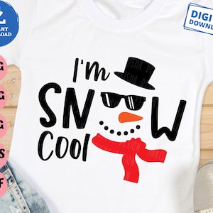 私は雪だるまのクールなSVG、男の子の雪だるまの顔SVG、サングラスをかけた男の子の雪だるまの顔SVG、子供用クリスマスシャツSVG、クリスマス雪だるまSVG