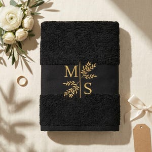 Gepersonaliseerde handdoek met initialen | Geborduurde gastenhanddoek, douchehanddoek, badhanddoek met bloemenmotief | Cadeau voor hem & haar | Bruiloft