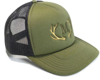 Truckerpet met hertengewei geborduurd met initialen of naam | Duurzaam jachtcadeau voor hem | Groene baseballpet voor heren