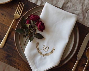 Bestickte Stoffservietten für Festtage & Geburtstage | Personalisierte Tischdeko mit Name | Edles Familiengeschenk 51x51cm | Wunschdesign