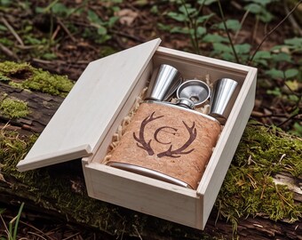 Personalized hip flask set with cork engraving and name | Wooden gift box with pine shavings | Gift for women and men, birthday, hiking, sustainable