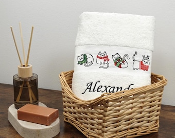 Geborduurde handdoek met katten en namen | Gepersonaliseerd wintercadeau voor dierenliefhebbers | Badhanddoek voor kattenmoeders | Dierenversiering voor fluwelen pootjes