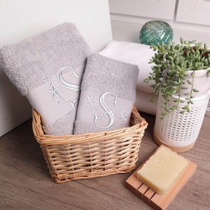 Personalized towel 70 x 140 cm, 50 x 100 cm, 30 x 50 cm, Embroidered with initials, For Mother&#39;s Day, Birthday, Christmas, Wedding