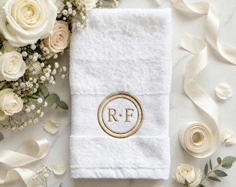 Personalized towel with initial monogram | Wedding gift for couples | Embroidered bath towel/guest towel | Bride & Groom | Elegant