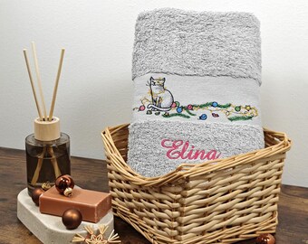 Gepersonaliseerd kerstcadeau kat | Badhanddoek met initialen en naam | Geborduurde handdoek als kerstversiering | Cadeau voor kattenliefhebbers