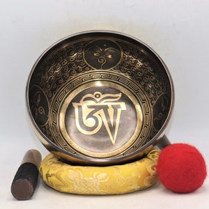 8 inch Handmade &#39;OM&#39; singing bowl, Pure resonating sound for meditation, Chakra healing and balancing
