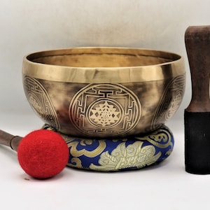 10 inch Himalayan singing bowl handmade in Nepal - Hand-hammered Tibetan singing bowl for Meditation, sound healing - home and living