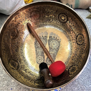 large Feet carved Large singing bowl-flower of life Tibetan singing bowl- sound bath, meditation, Chakra healing-Yoga bowl handmade in Nepal