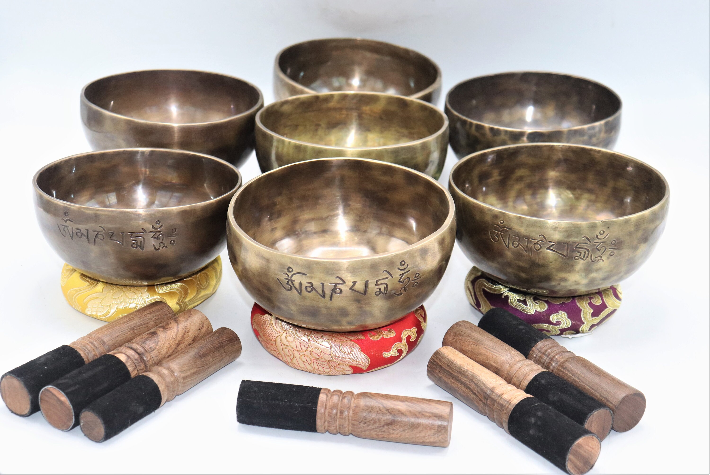 本物のフルムーンシンギングボウル7個セット - 瞑想、ヒーリング、ヨガ