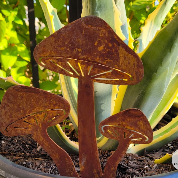 Rusty Mushroom Garden Stake Set