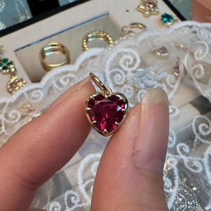 ソリッドゴールド ルビー ハート ジョージアン ペンダント | 宝石 | 10k、14k