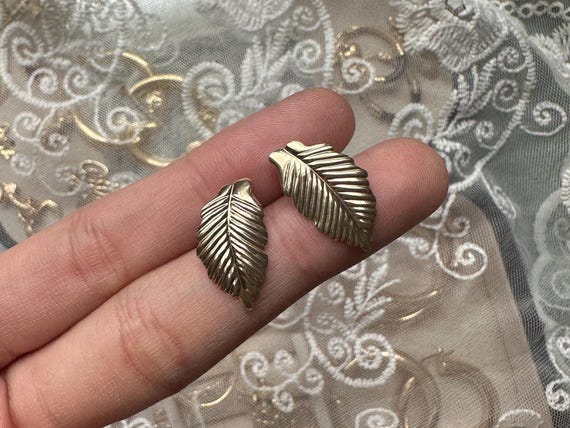 Solid Gold Detailed Leaf Stud Earrings | 14k | Ho… - image 1