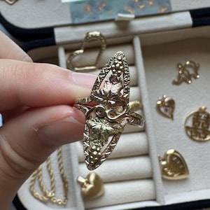 14k | Solid Gold Tricolor Floral Shield Cocktail Ring | Size 5.75