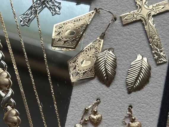 Solid Gold Detailed Leaf Stud Earrings | 14k | Ho… - image 3