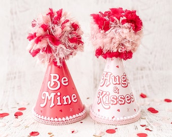 Sombreros de fiesta del Día de San Valentín // Abrazos y besos y sé mío // Decoración imprimible de la fiesta del Día de San Valentín // Fiesta del Día de Galentine // VD02