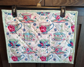 Tea cups and saucers quilted placemats (set of 4)