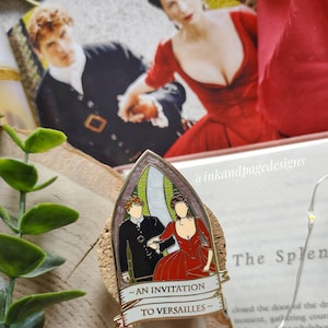 Outlander Emaille Pin LE 50 - Staffel 2 Claire und Jamie Versailles Szene | Outlander Serie 2 | Claire und Jamie Fraser